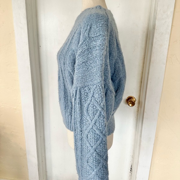 AE 77 American Eagle Powder Blue Cable Knit Wool Sweater Size M - Picture 6 of 9